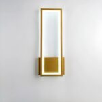 Applique rettangolare in oro con lunghezza verticale. La cornice dorata circonda la cornice LED, che è spenta.